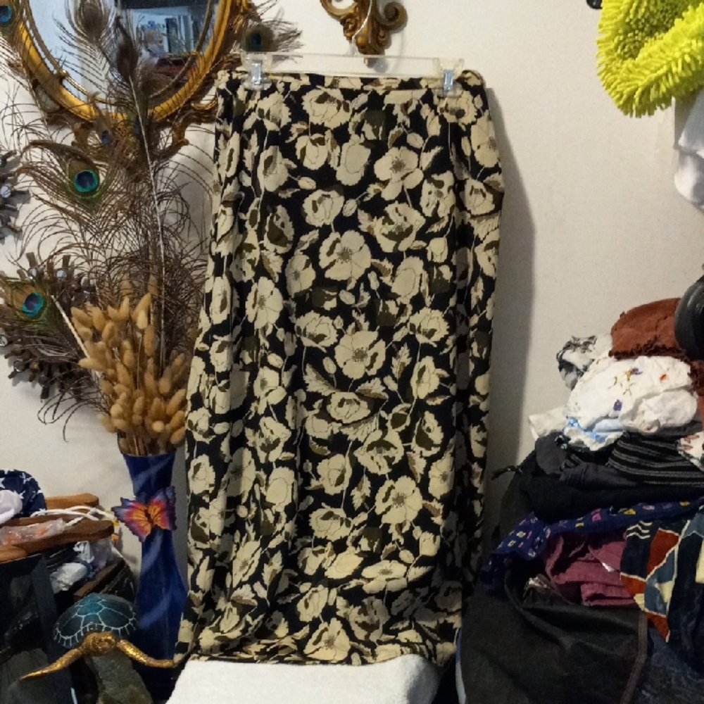 Sag Harbor Black and Cream Ruched Bubble Maxi Skirt